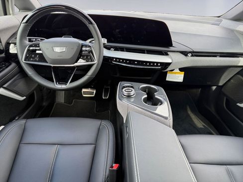 New 2025 Cadillac Optiq Luxury 1 AWD/4WD image 15