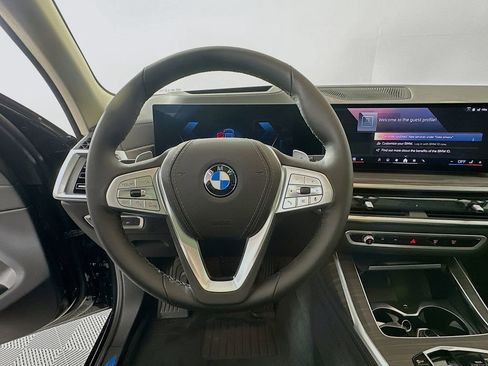 Used 2025 BMW X7 xDrive40i w/ Premium Package image 13