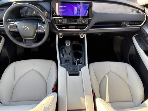 Used 2026 Toyota Grand Highlander XLE image 12