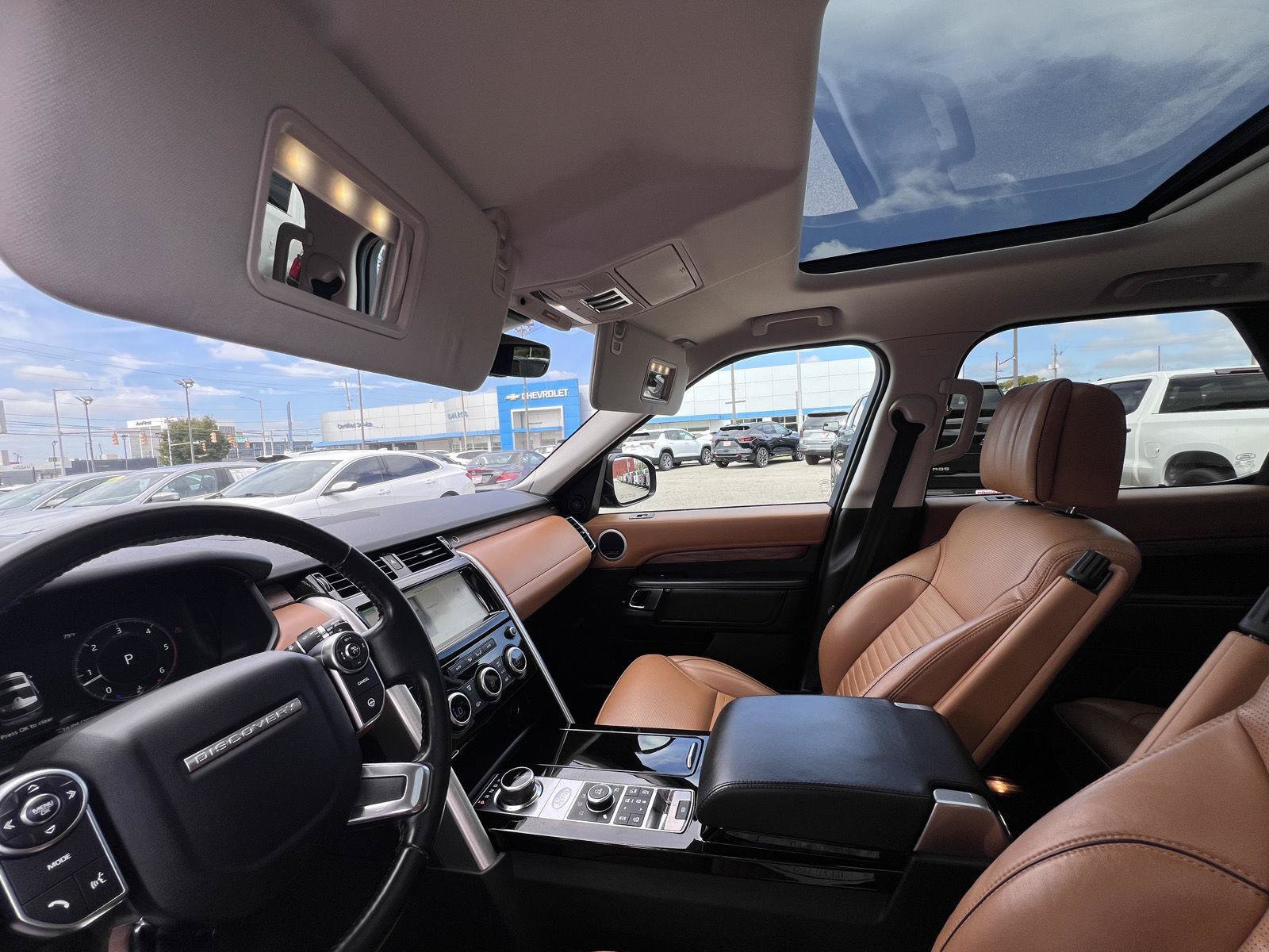 Used 2018 Land Rover Discovery HSE Luxury AWD/4WD image 28