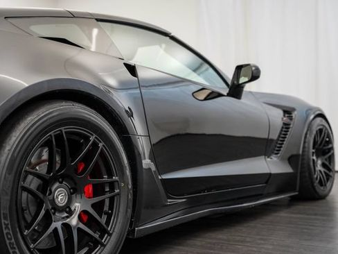 Used 2015 Chevrolet Corvette Z06 w/ 3LZ Preferred Equipment Group RWD image 27