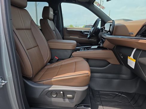 New 2026 Chevrolet Suburban High Country RWD image 16