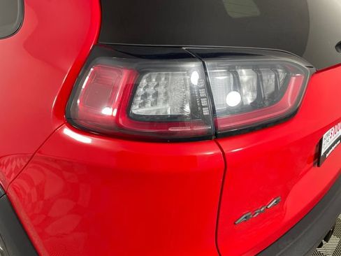 Used 2019 Jeep Cherokee Trailhawk AWD/4WD image 20