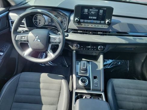 Used 2024 Mitsubishi Outlander SE FWD image 16