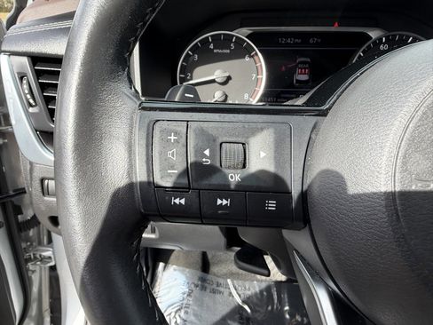 Used 2023 Nissan Rogue SV w/ SV Premium B Package image 24