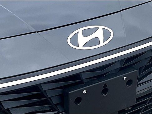 Used 2025 Hyundai Elantra SEL FWD image 33