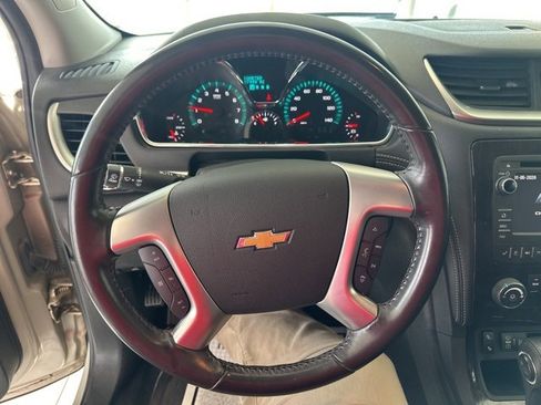 Used 2017 Chevrolet Traverse LT w/ Style and Technology Package image 12