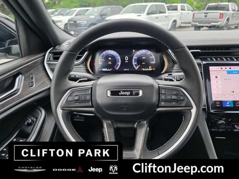 Certified 2025 Jeep Grand Cherokee Limited AWD/4WD image 21