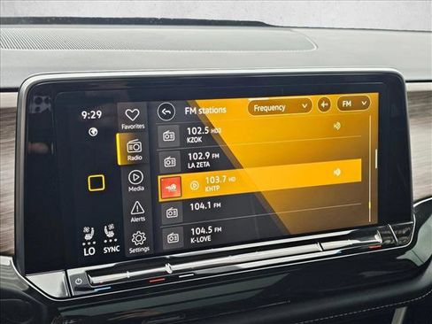 Used 2025 Volkswagen Atlas SEL Premium R-Line image 24