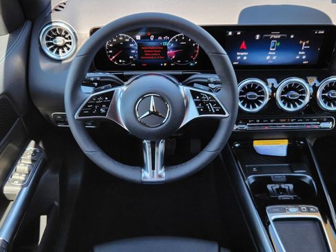 Used 2026 Mercedes-Benz GLA 250 4MATIC image 24