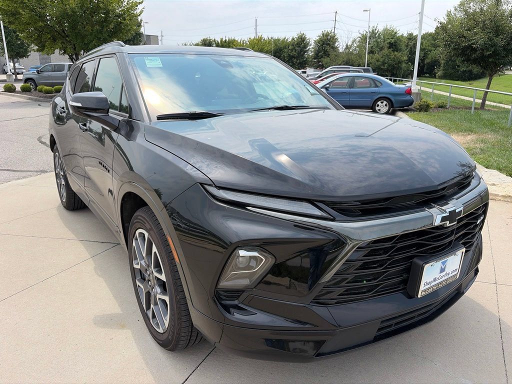Used 2025 Chevrolet Blazer RS FWD image 2