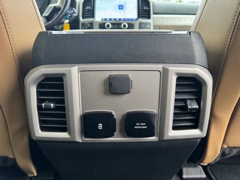 Used 2022 Ford F250 Lariat w/ Chrome Package image 18