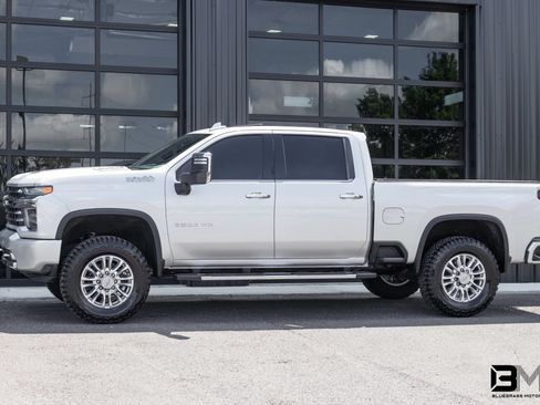 Used 2020 Chevrolet Silverado 2500 High Country AWD/4WD image 3