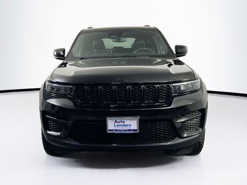 Used 2023 Jeep Grand Cherokee Altitude image 2