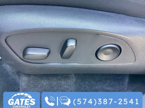 Used 2025 Chevrolet Traverse LT image 20