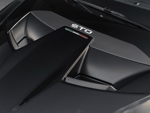 Used 2022 Lamborghini Huracan STO image 59