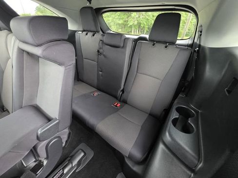 Used 2023 Toyota Highlander L FWD image 14