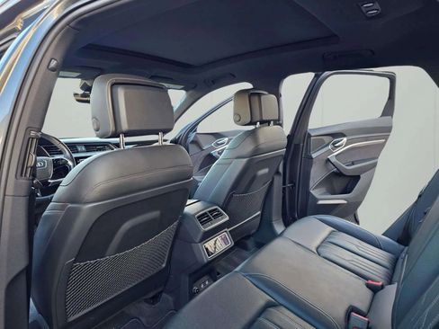 Used 2019 Audi e-tron Prestige w/ Prestige Package image 25