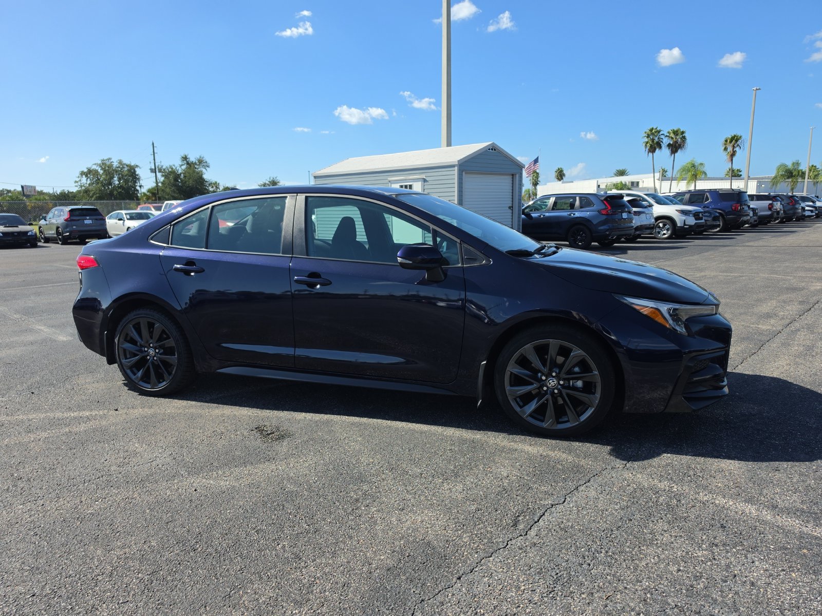 Used 2025 Toyota Corolla SE w/ SE Premium Package FWD image 2