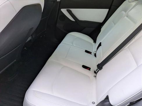 Used 2022 Tesla Model Y Performance image 18