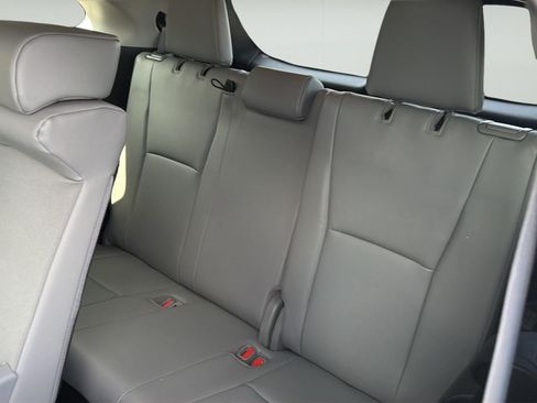 Used 2020 Toyota Highlander XLE FWD image 36