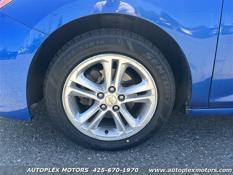 Used 2018 Chevrolet Cruze LT FWD image 24
