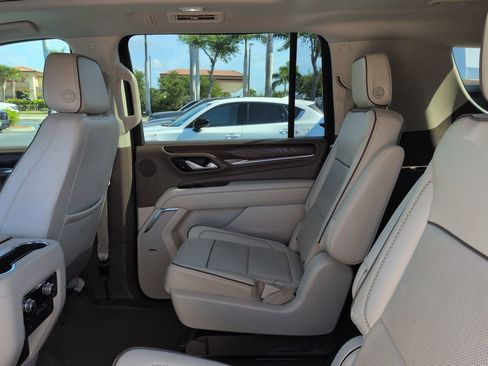 Used 2023 GMC Yukon XL Denali AWD/4WD image 14