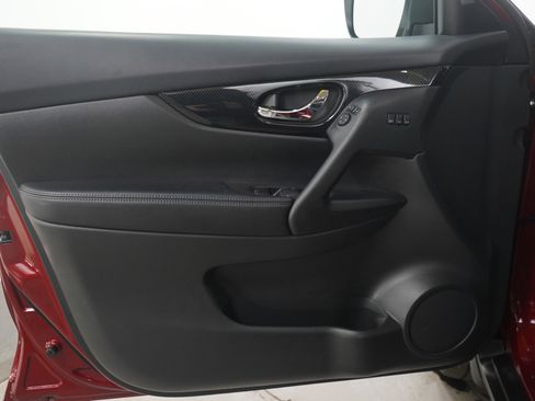 Used 2020 Nissan Rogue SL w/ Premium Package image 20