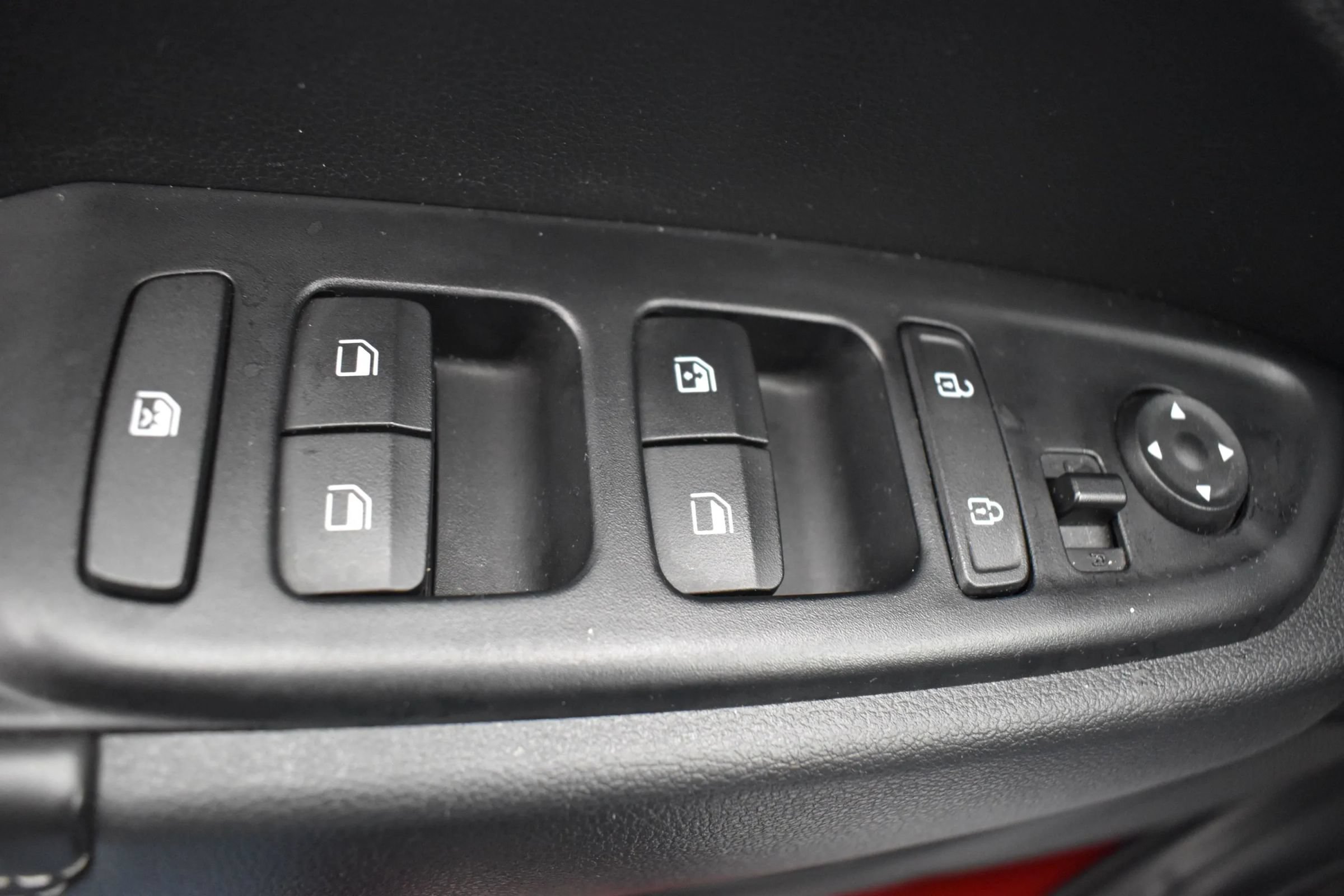 Used 2025 Hyundai Venue Limited FWD image 21