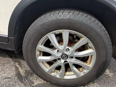 Used 2017 Nissan Rogue SV AWD/4WD image 7