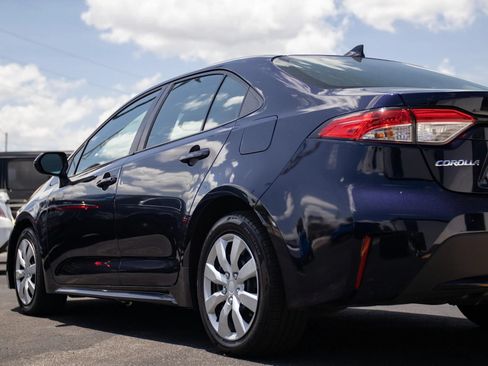 Used 2021 Toyota Corolla LE FWD image 6