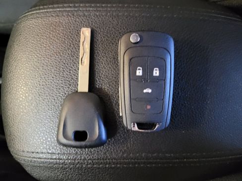 Used 2016 Chevrolet Cruze LT image 32