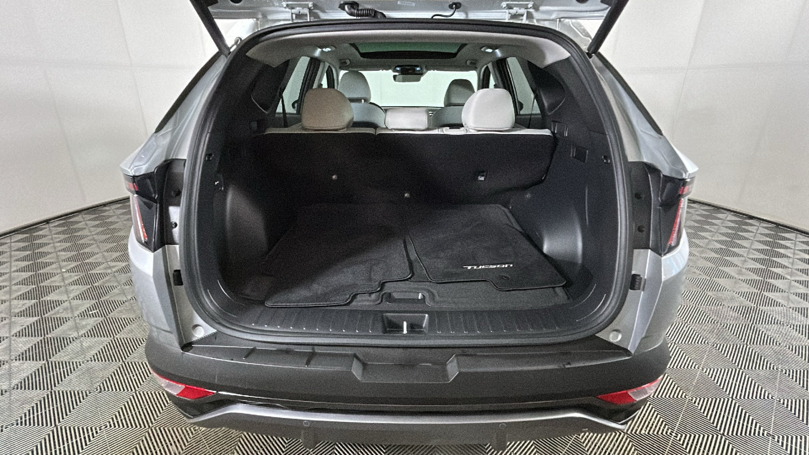 Used 2024 Hyundai Tucson Limited AWD/4WD image 34