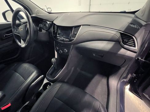 Used 2018 Chevrolet Trax LT w/ LT Convenience Package AWD/4WD image 27