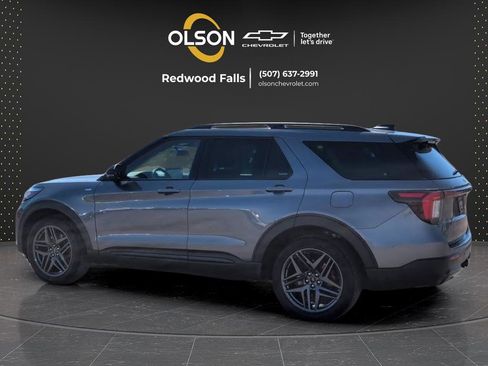 Used 2025 Ford Explorer ST-Line w/ ST-Line Street Pack AWD/4WD image 5