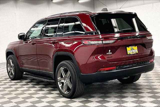 Used 2023 Jeep Grand Cherokee Altitude AWD/4WD image 2