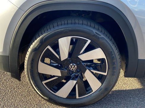 New 2026 Volkswagen Atlas Cross Sport SE image 6