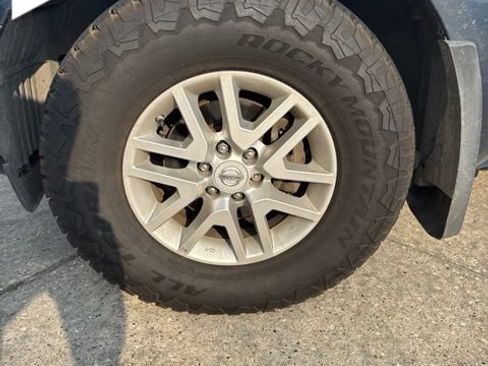 Used 2019 Nissan Frontier SV RWD image 2