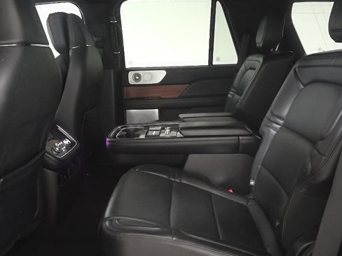 Used 2019 Lincoln Navigator Reserve AWD/4WD image 6