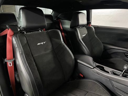 Used 2015 Dodge Challenger SRT Hellcat RWD image 39