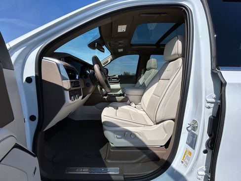 Used 2025 GMC Yukon Denali w/ Sun & Power Step Package image 2