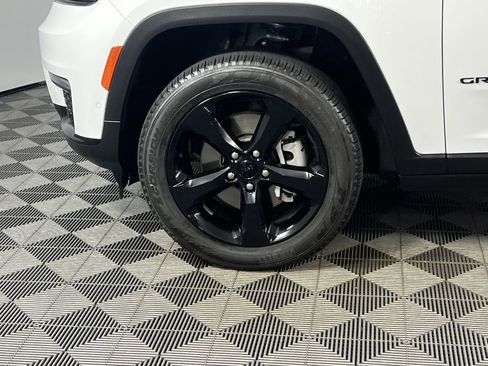Used 2023 Jeep Grand Cherokee L Limited w/ Luxury Tech Group II image 10