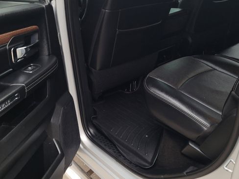 Used 2017 RAM 1500 Laramie image 37