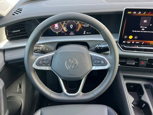 New 2026 Volkswagen Tiguan SE image 14