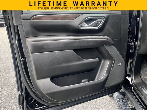 Used 2023 Chevrolet Tahoe Z71 w/ Luxury Package AWD/4WD image 19