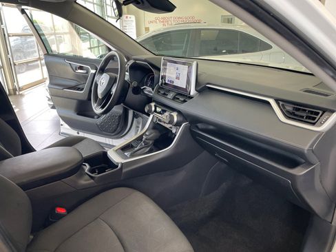 Used 2024 Toyota RAV4 XLE w/ Convenience Package FWD image 31