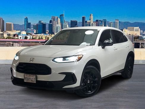 Used 2023 Honda HR-V Sport image 2