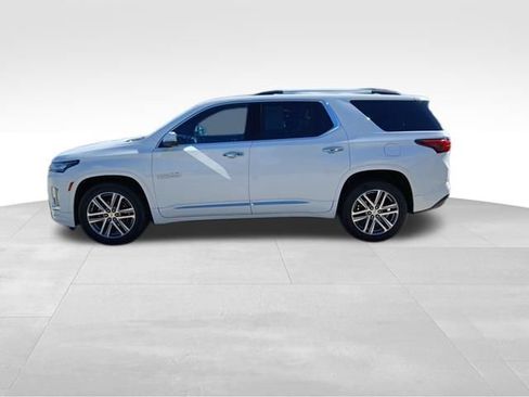 Used 2023 Chevrolet Traverse High Country w/ LPO, Floor Liner Package AWD/4WD image 2