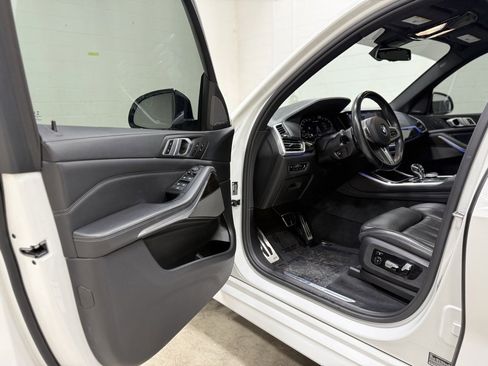 Used 2021 BMW X5 M50i w/ Executive Package image 14