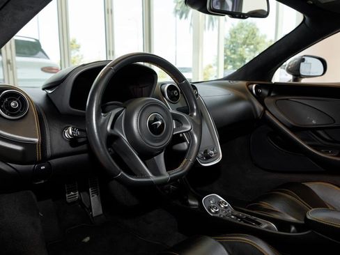 Used 2019 McLaren 570S Spider RWD image 19